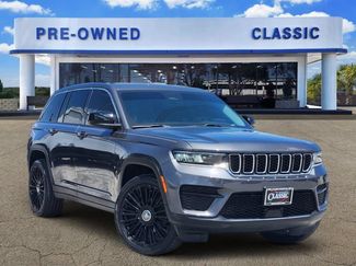Used 2022 Jeep Grand Cherokee Laredo w/ Luxury Tech Group I AWD/4WD video 1