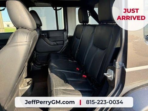 Used 2017 Jeep Wrangler Unlimited Sahara AWD/4WD image 14
