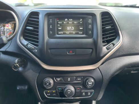 Used 2015 Jeep Cherokee Latitude FWD image 19