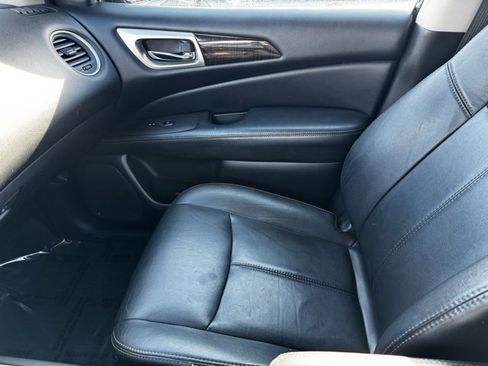 Used 2014 Nissan Pathfinder SL image 24