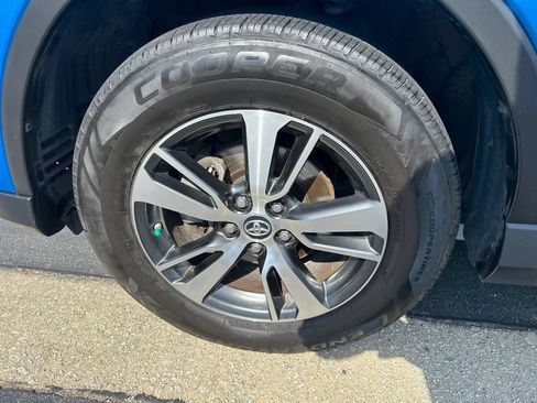 Used 2018 Toyota RAV4 XLE AWD/4WD image 10