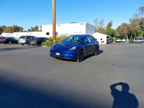 Used 2021 Tesla Model Y Long Range image 3