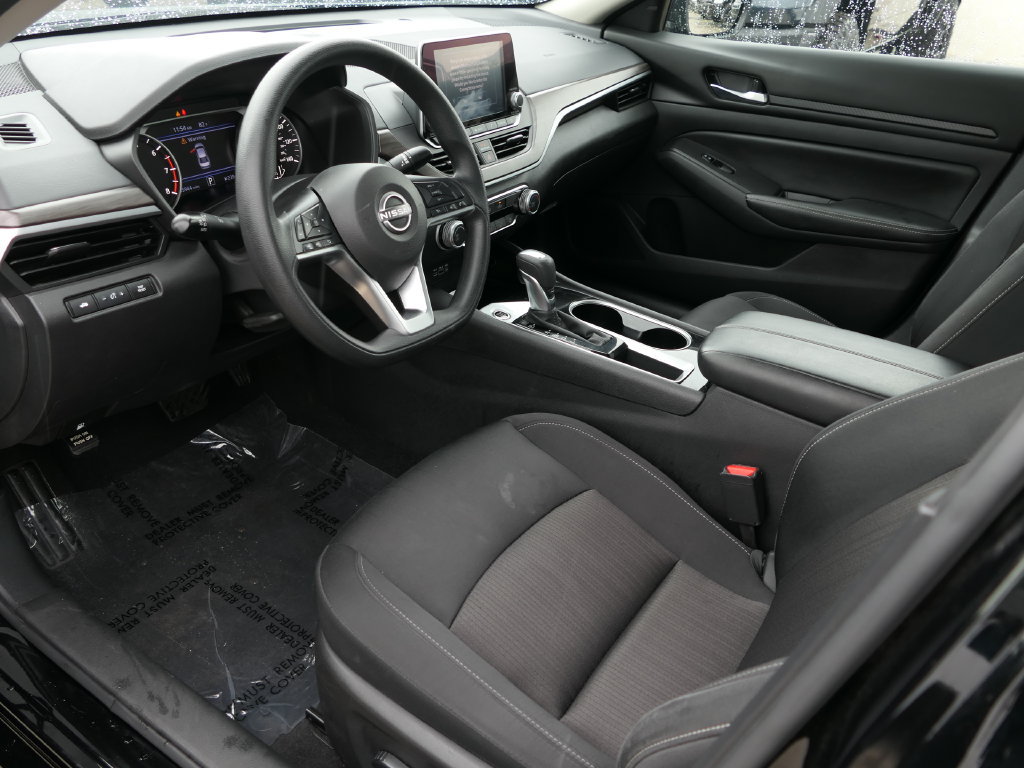 Used 2024 Nissan Altima 2.5 SV FWD image 7