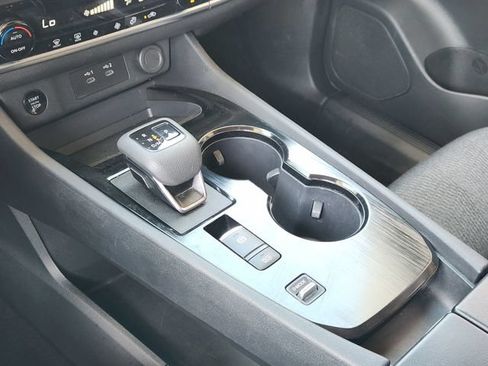 Used 2025 Nissan Rogue SV FWD image 20
