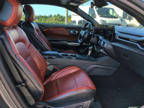 Used 2025 Ford Mustang Premium RWD image 13