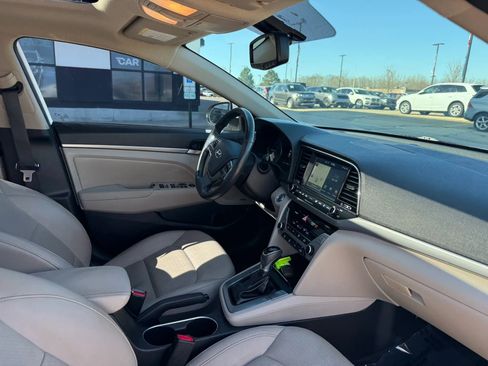Used 2017 Hyundai Elantra Limited w/ Limited Tech Package 04 image 24