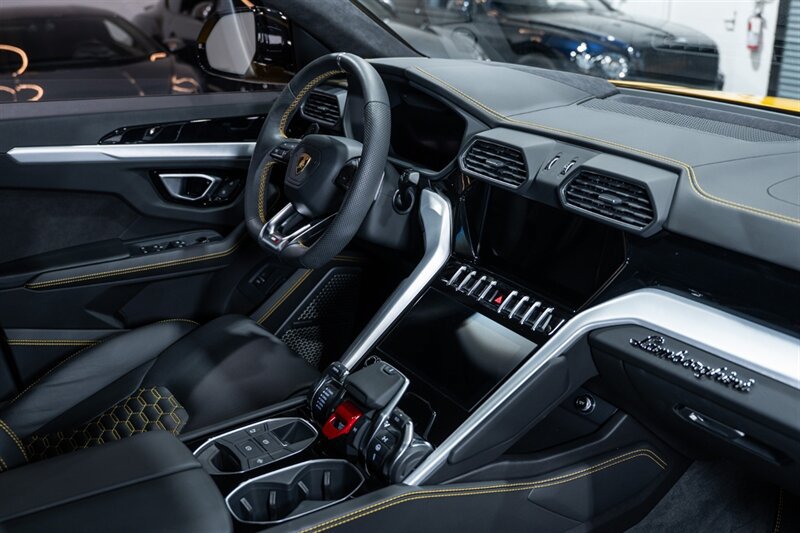 Used 2020 Lamborghini Urus AWD/4WD image 59
