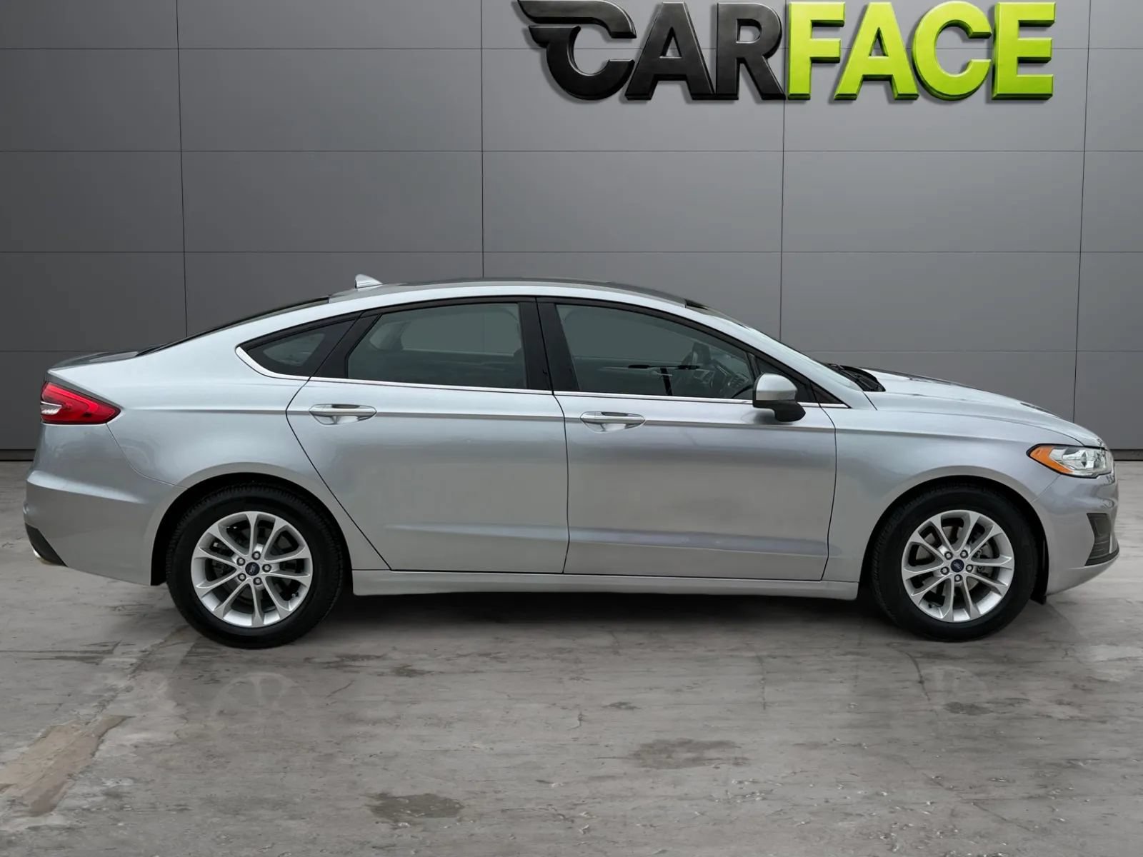 Used 2020 Ford Fusion SE FWD image 14