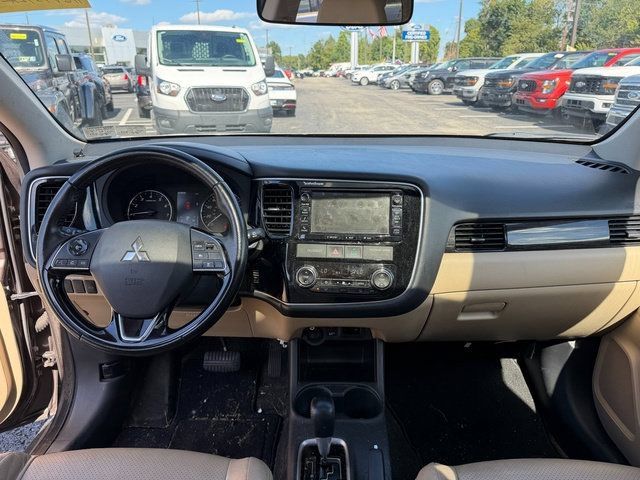 Used 2016 Mitsubishi Outlander SEL AWD/4WD image 12