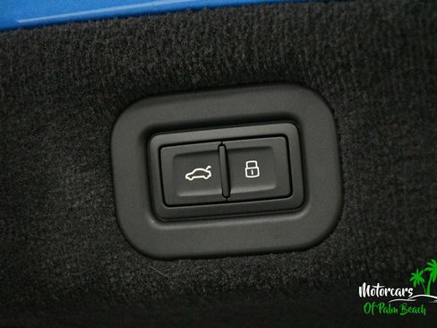 Used 2025 Bentley Flying Spur Plug-In Hybrid image 71