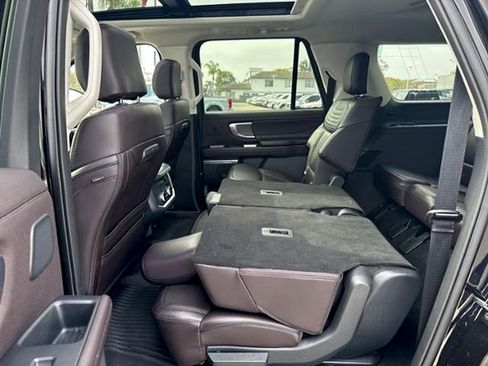 Used 2025 Ford Expedition Max Platinum w/ Platinum Ultimate Package AWD/4WD image 17