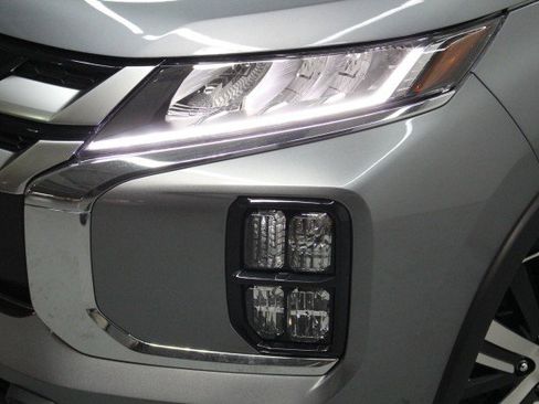 New 2026 Mitsubishi Outlander Sport SE image 2