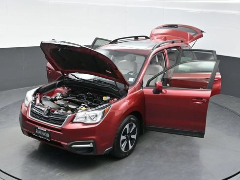 Used 2017 Subaru Forester 2.5i Premium w/ All-Weather Package AWD/4WD image 34