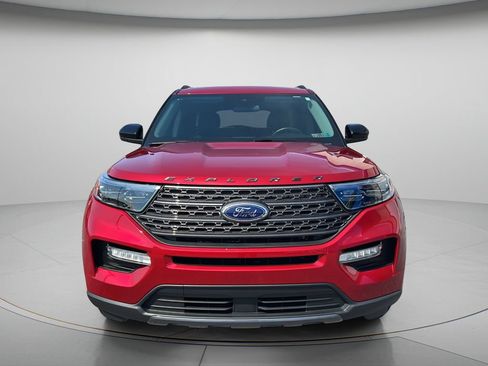 Used 2023 Ford Explorer XLT w/ Equipment Group 202A AWD/4WD image 2
