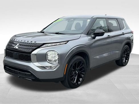 Used 2023 Mitsubishi Outlander SE Black Edition image 23