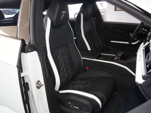 Used 2026 Lamborghini Urus SE image 11