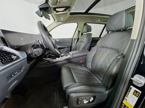 Used 2024 BMW X7 xDrive40i image 11