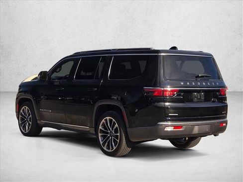 Used 2022 Jeep Wagoneer Series III w/ Premium Group I image 5