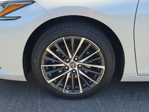 Used 2025 Lexus ES 300h w/ Premium Package FWD image 24