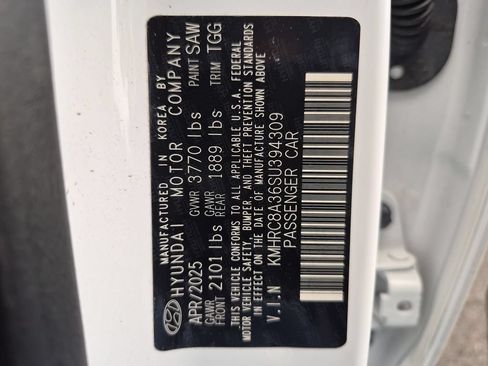 Used 2025 Hyundai Venue SEL FWD image 35