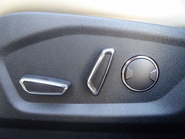 Used 2018 Ford Edge Titanium w/ Ford Safe & Smart Package FWD image 15