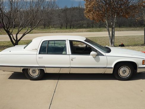 Used 1993 Cadillac Fleetwood Sedan image 17