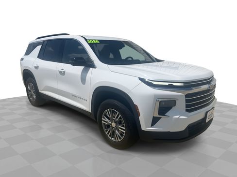 Used 2026 Chevrolet Traverse LT w/ Driver Confidence Package FWD image 1