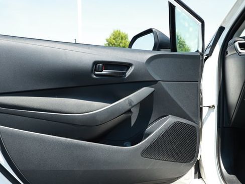 Used 2022 Toyota Corolla LE FWD image 21