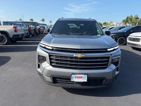 Certified 2025 Chevrolet Traverse LT AWD/4WD image 2