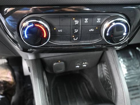 Used 2025 Chevrolet TrailBlazer LT AWD/4WD image 32