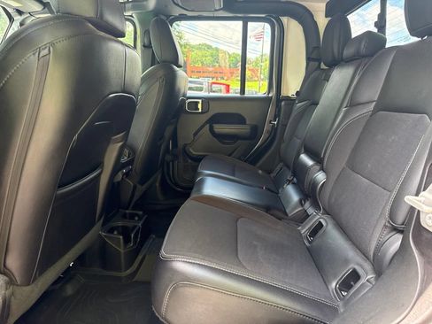 Used 2021 Jeep Gladiator Mojave AWD/4WD image 12