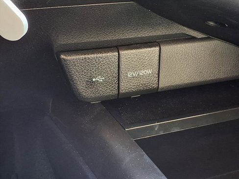 Used 2024 Toyota Camry SE image 13