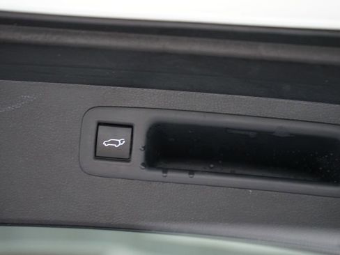 Used 2022 Toyota Highlander XLE FWD image 35
