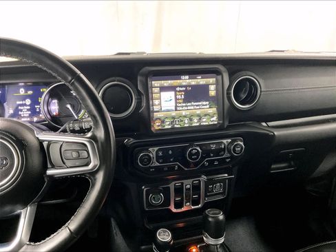 Used 2023 Jeep Wrangler Sahara w/ Cold Weather Group AWD/4WD image 18