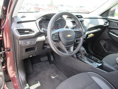 Used 2023 Chevrolet TrailBlazer LT AWD/4WD image 16