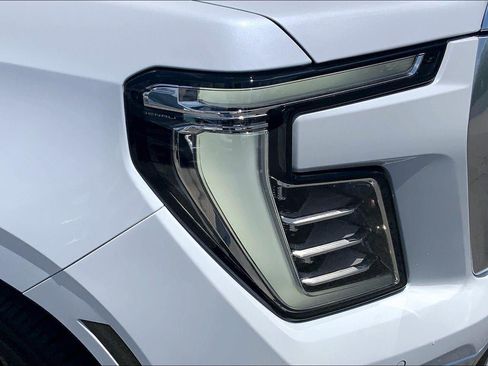 Used 2026 GMC Yukon Denali AWD/4WD image 25