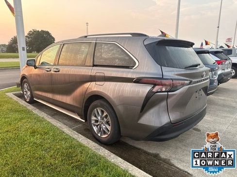 Used 2024 Toyota Sienna XLE FWD image 6