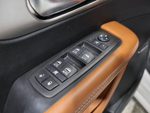 Certified 2025 Chrysler Pacifica Pinnacle image 17