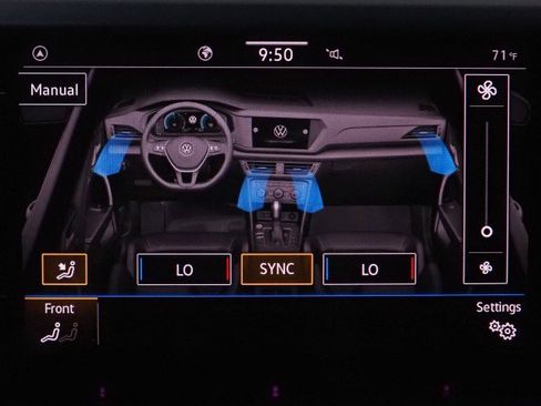 Used 2024 Volkswagen Taos SE image 30