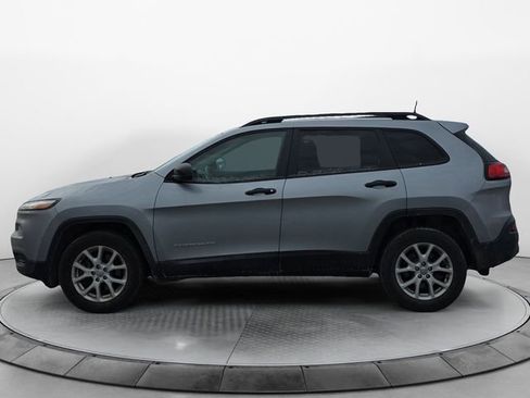 Used 2016 Jeep Cherokee Sport image 2