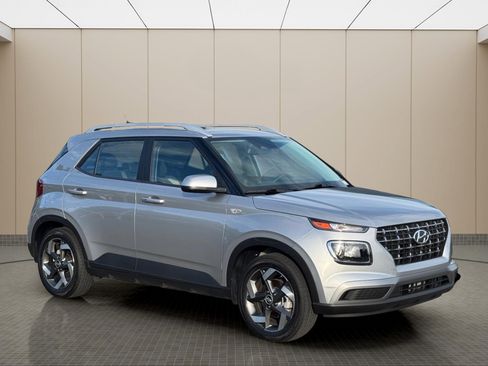 Certified 2025 Hyundai Venue SEL FWD image 8