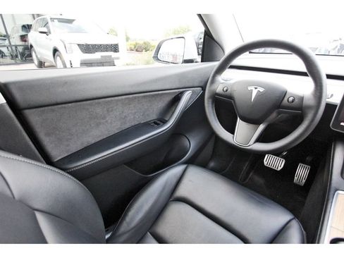 Used 2022 Tesla Model Y Long Range AWD/4WD image 9