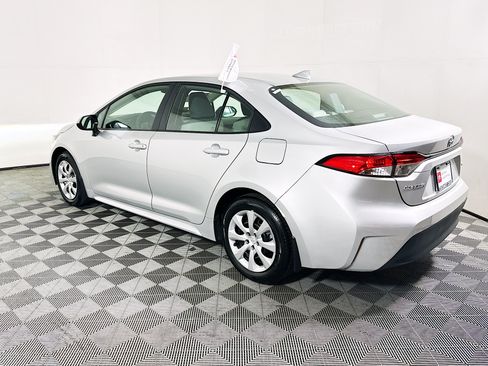 Used 2025 Toyota Corolla LE FWD image 8