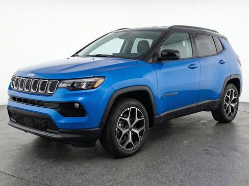 Used 2025 Jeep Compass Limited image 3
