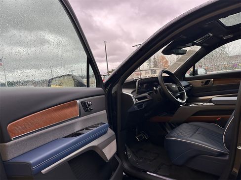 Used 2026 Cadillac Vistiq Premium Luxury image 21