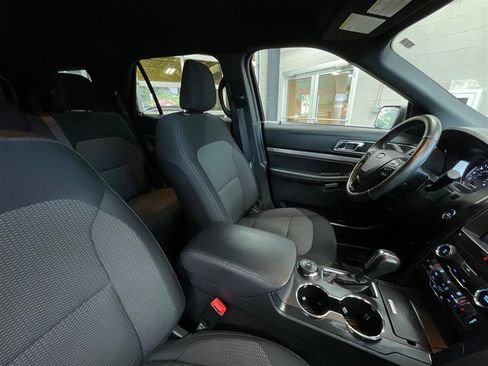 Used 2019 Ford Explorer XLT w/ Equipment Group 201A AWD/4WD image 29