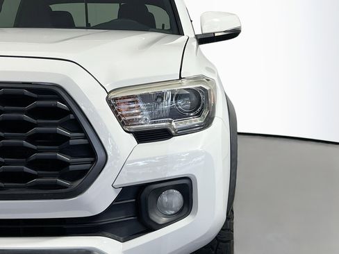 Used 2020 Toyota Tacoma TRD Off-Road AWD/4WD image 12