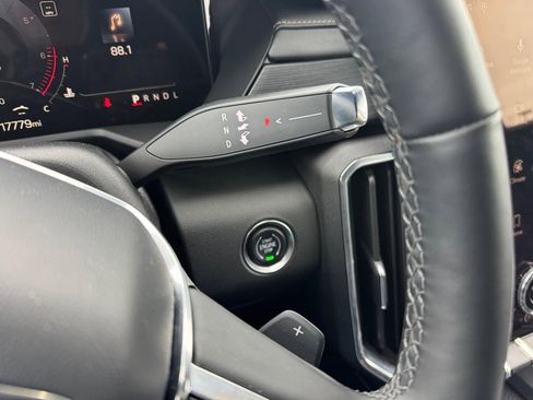 Used 2025 GMC Acadia Elevation image 12