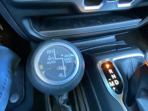 Used 2025 Jeep Wrangler Unlimited Sahara AWD/4WD image 27
