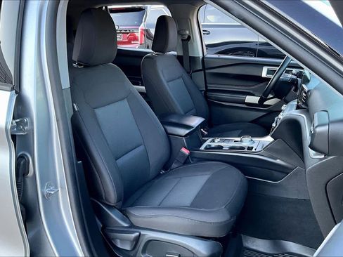 Used 2022 Ford Explorer XLT AWD/4WD image 8